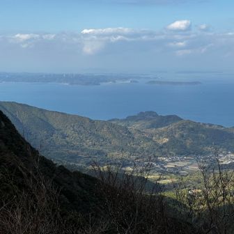 唐津方面の眺めはどうかな🔭
モヤの先に壱岐まで見えていたのかな❓