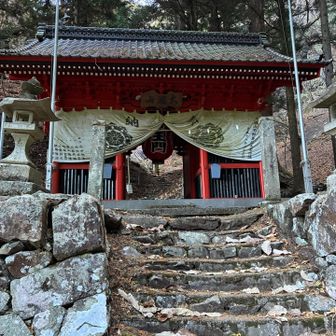 立派な大滝不動尊🙏