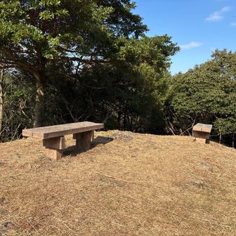 見晴し台。ベンチあり