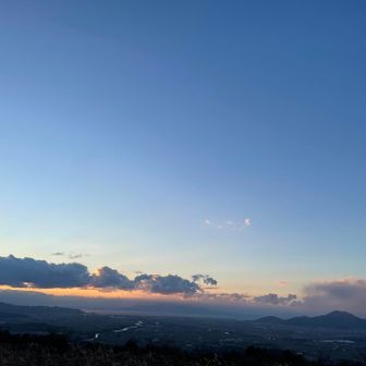 夕日は雲に隠れてます