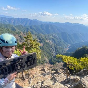 地蔵岳への登りはなんとか行けましたが降りはロープを張りました