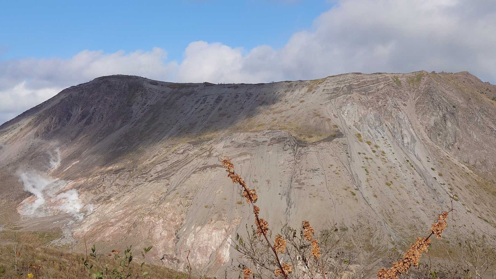 有珠山往復｜ダイナミックな火山と洞爺湖の大パノラマをテラス席で堪能の写真
