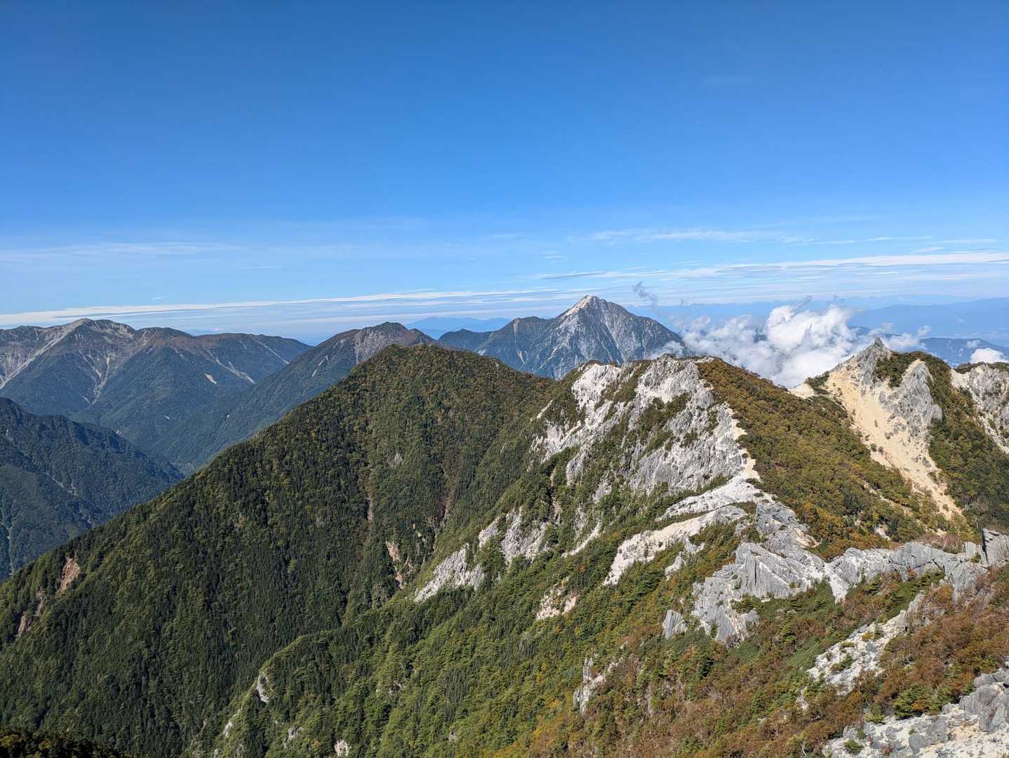 分かりづらいのですが、地蔵岳の裏側の甲斐駒ヶ岳がマジカッコよかったです🥰