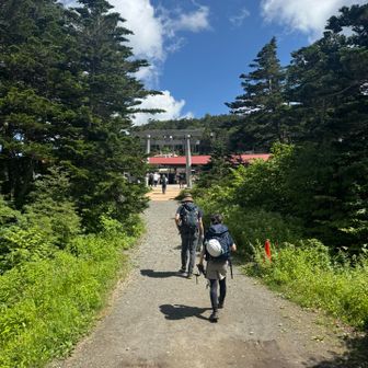 そして下山
素晴らしいお山でした👍


（それにしても足の衰えがハンパじゃないのはどーして？そこそこは歩いてるんだけどなー、これが歳ってやつなんですかね^^;  なんか歩行が初心者の頃に戻ってる感じが😅）