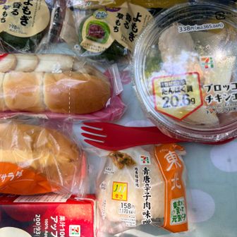 お社前でお昼ごはん