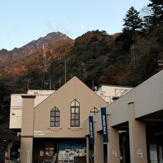 御在所3回目にして初めてロープウェイの駅を通過。モンベルのお店があるんですね～知らなかった...