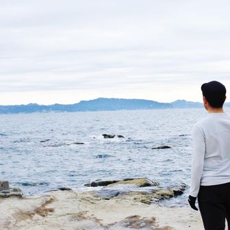 燈明堂海岸に来ました
対岸に千葉の鋸山が見えます