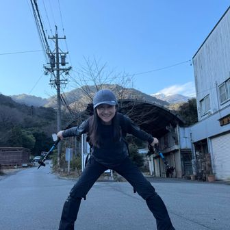 ーーーーーーーーーーぷっ‼️💨ｷﾏｯﾀ‼️

お疲れ様でした〜

終始チェンスパとストックで
無理なく登れました😄

お天気☀️に恵まれ
最高の竜ヶ岳🐉登山になりました✨

いままで登った雪の山🏔️では
1番だったんじゃないかなぁ✨

ここまで来て良かった‼️

さっ‼️
明日は最終日‼️

そして…
2025年最後の登山となります。

また明日‼️