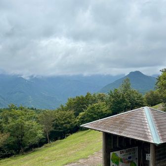 犬ヶ岳方面は雲の中