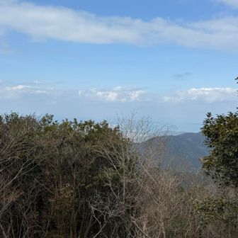 山頂からは唐津の海が見える。