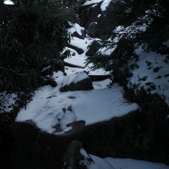 水ノ塔山手前は結構雪がある
