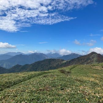 石鎚山と瓶ヶ森は雲の中