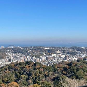 猿島方面。遠くには千葉も。