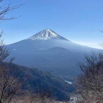 ちょうど2時間経過
「三方分山」に戻って来たら・・・🤩
『子抱き富士』キター❗️ 
大室山が少し鮮明になってきたよ