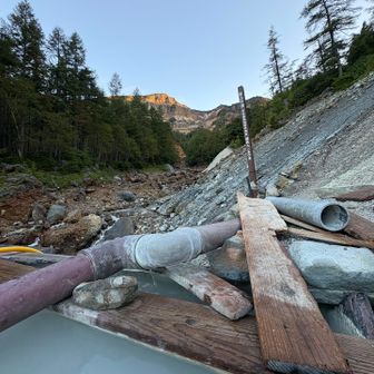 40.8°だったかな。意外と深目の浴槽なので、入るときはちょっと注意。