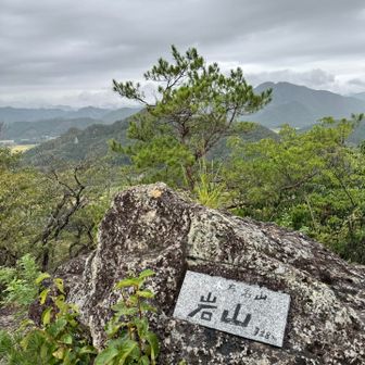 山頂に着いたら大粒の雨が☔