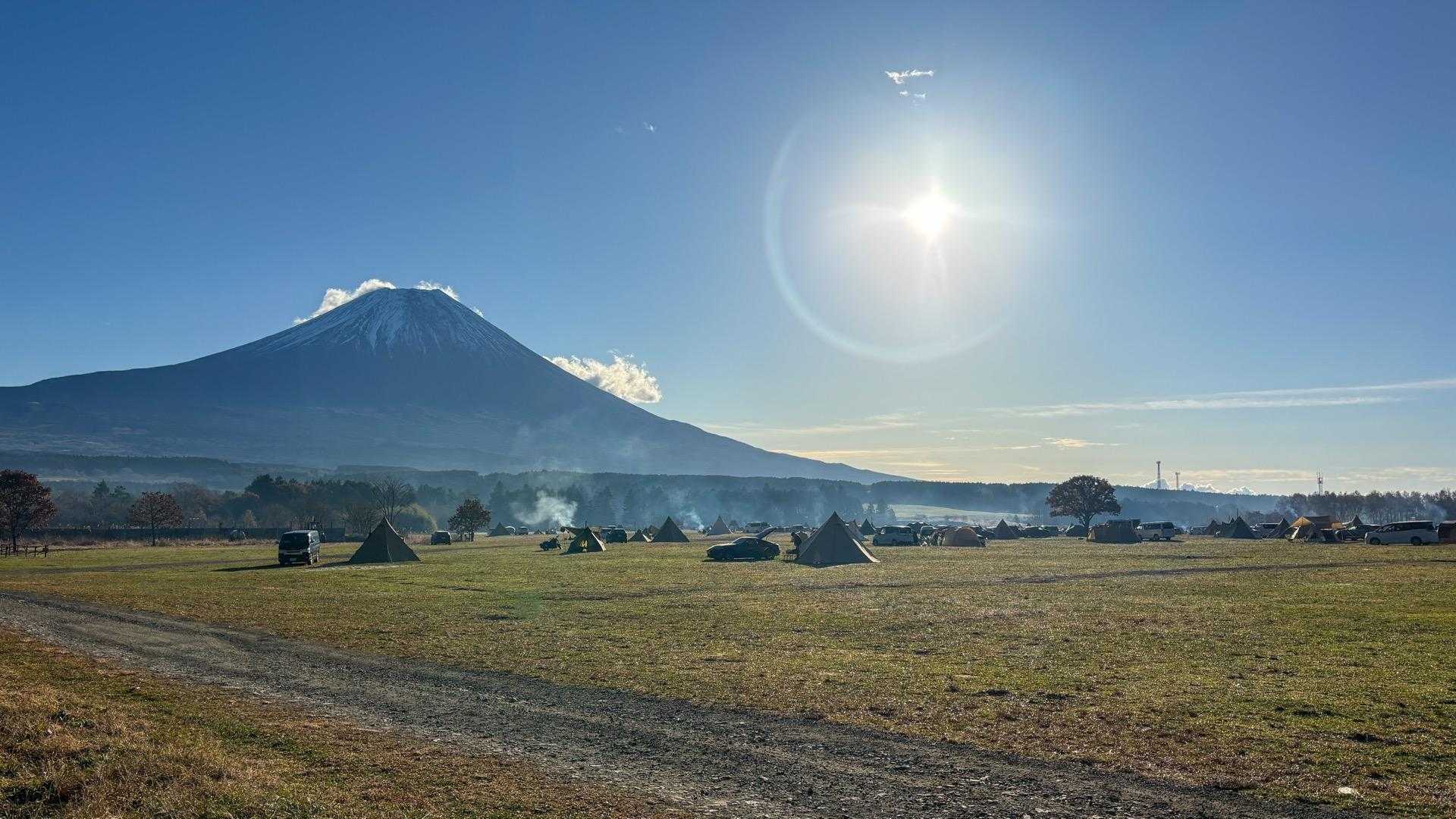 ふもとっぱらキャンプサイトはこの時間でもテントいっぱい⛺️
人気なのがわかる絶好の富士山ビュー🗻