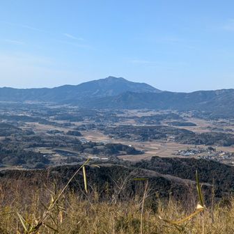 表山〜📷️八郷盆地と筑波山📷️
この後お会いしたご夫婦に突然「神々しくて眩しい✨」
と元気貰えるお世辞頂きました⤴️☺
少し元気🤣調子よく歩けました⤴️☺
今の私には負のオーラしかないかと⋯思ってたのでビックリ🤗