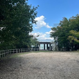 さて、ここには展望台があります。
