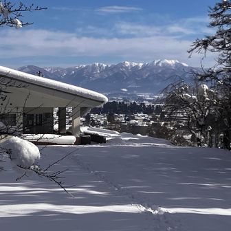 先行者さんが下りてきたと思ったら、何と山友さんでした❗
食後の腹ごなしに姫神公園を散策することに。