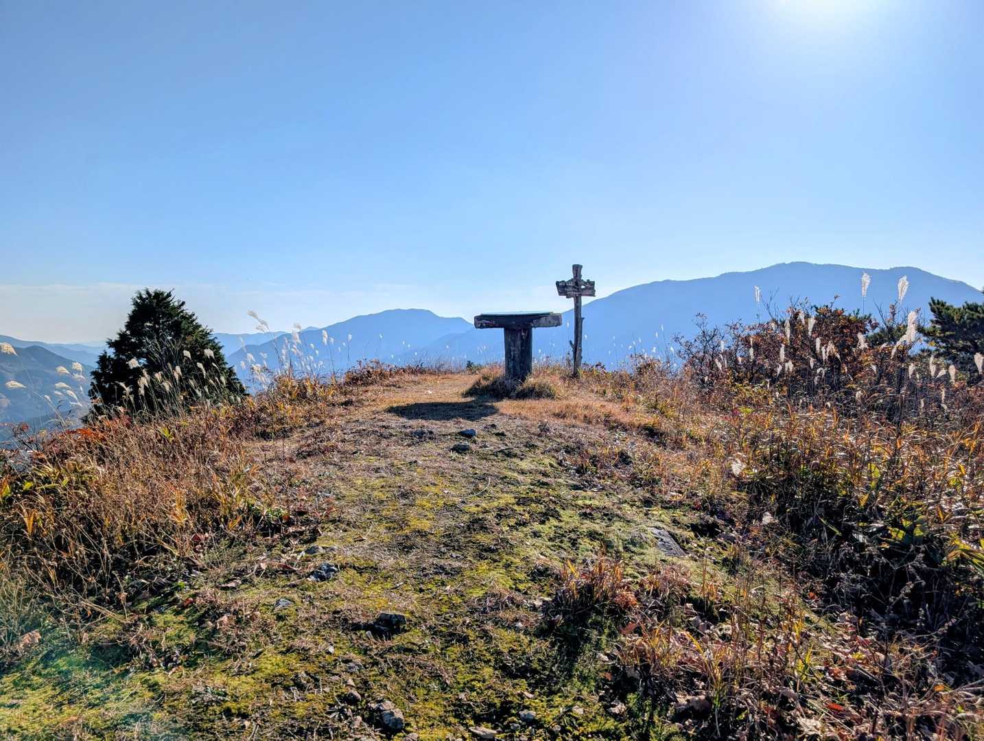 剣山の山頂は開けていて開放的抜群(⁠ ⁠╹⁠▽⁠╹⁠ ⁠)