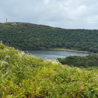 二湖パノラマ展望台より
この先は、山頂まで登山者だけでした。
白紫池
