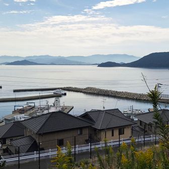 玄海島の埠頭が見えた
