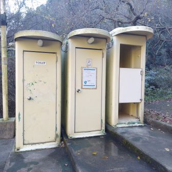 簡易トイレ(左から洋式→和式→男専用？)