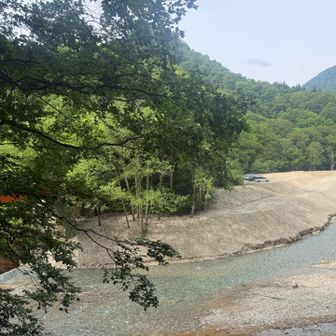 橋を渡ったら駐車場🅿️
