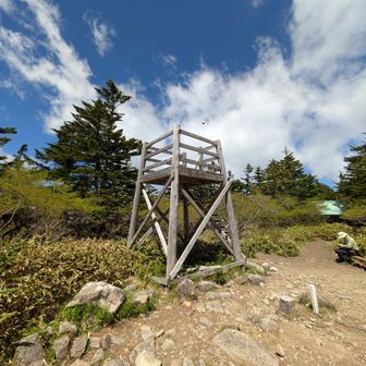 恵那山名物　展望できない展望台
みんな登って楽しくがっかりしているのが印象的。