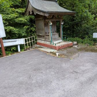 小さなお堂がありましたので無事の下山に感謝