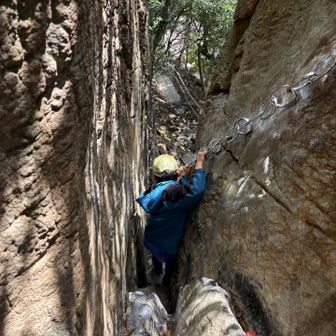 行きたいところ①
はさみ岩🪨
スリルのあるアトラクションだったみたい。
若杉奥之院でお参り御霊水をいただきました。