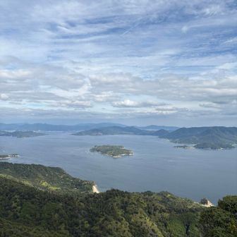 山頂を目指していたけど強風でロープウェイが休止するかもしれないとのことだったので山頂に行くのを諦め獅子岩展望台からの眺望を楽しむ⛰️