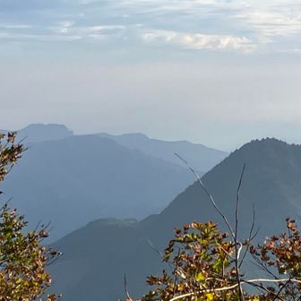 昨日登った豊受山方面