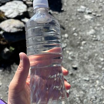 
これぞ南アルプスの天然水😊
北岳山荘から汲んできました😊美味しかった〜。