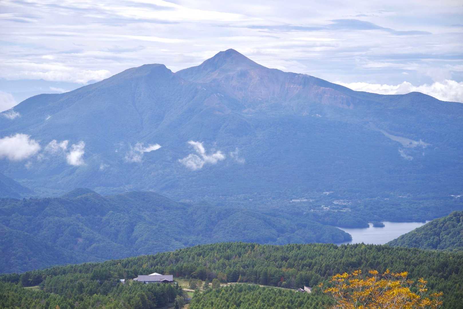 西吾妻方面から見る磐梯山は新鮮