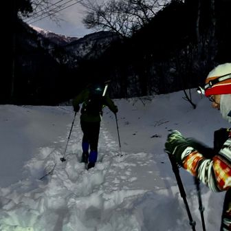 うみたさん、すごいヤル気でスタート‼️タクさんとは今日初めてですが、2人ともスノーシューです❄️雪はフワフワでした。