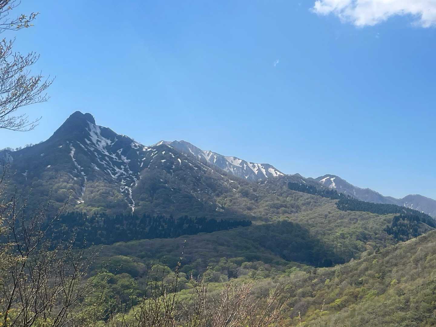 烏ヶ山の後ろに大山