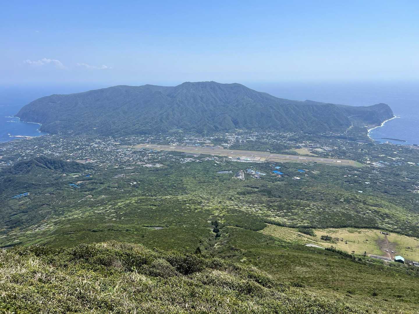 八丈島市街地　空港　三原山