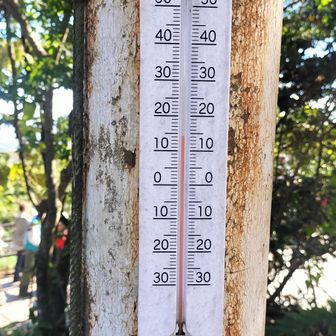 高尾山山頂　気温は約14℃
