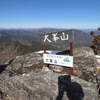 山頂の展望は素晴らしいです。