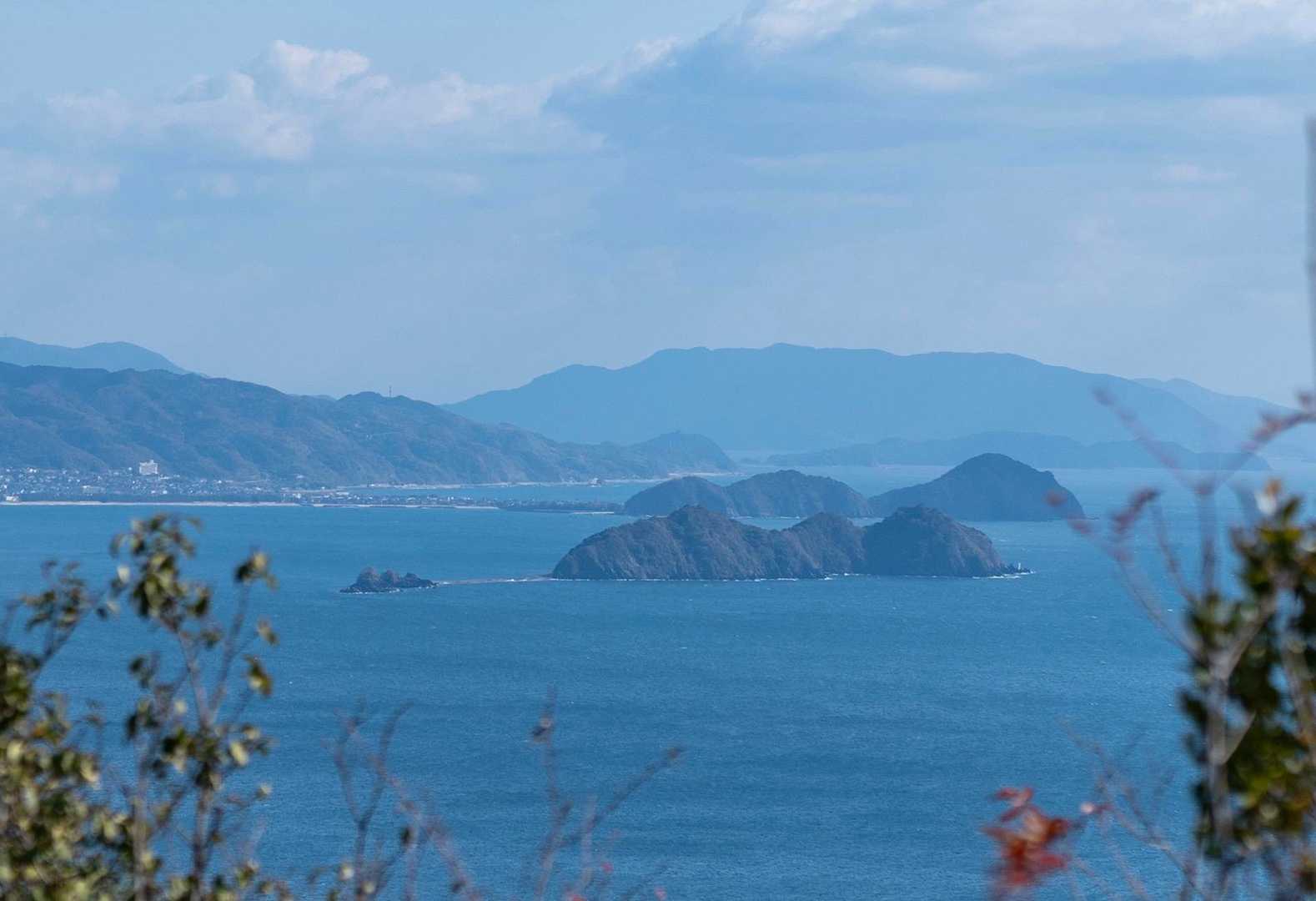 同じような島が２つ
ひょうたん島みたい(若い人は知らないと思う😆)