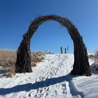 大笹峰手前にあったモニュメントとスキー地蔵🙏