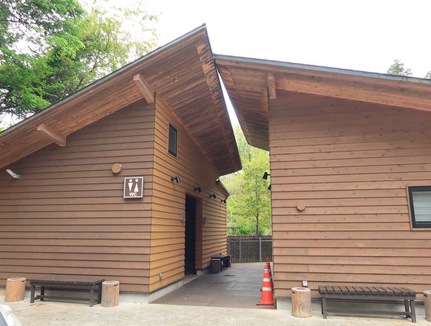 ひので野鳥の森自然公園
管理事務所前の駐車場からスタート！
キレイなトイレ🚻もありました😄