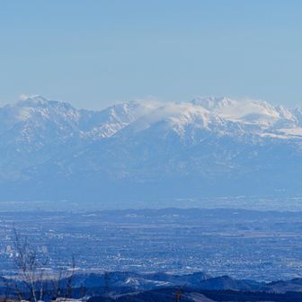 山頂からは北アルプス、剱岳、立山がどーんと