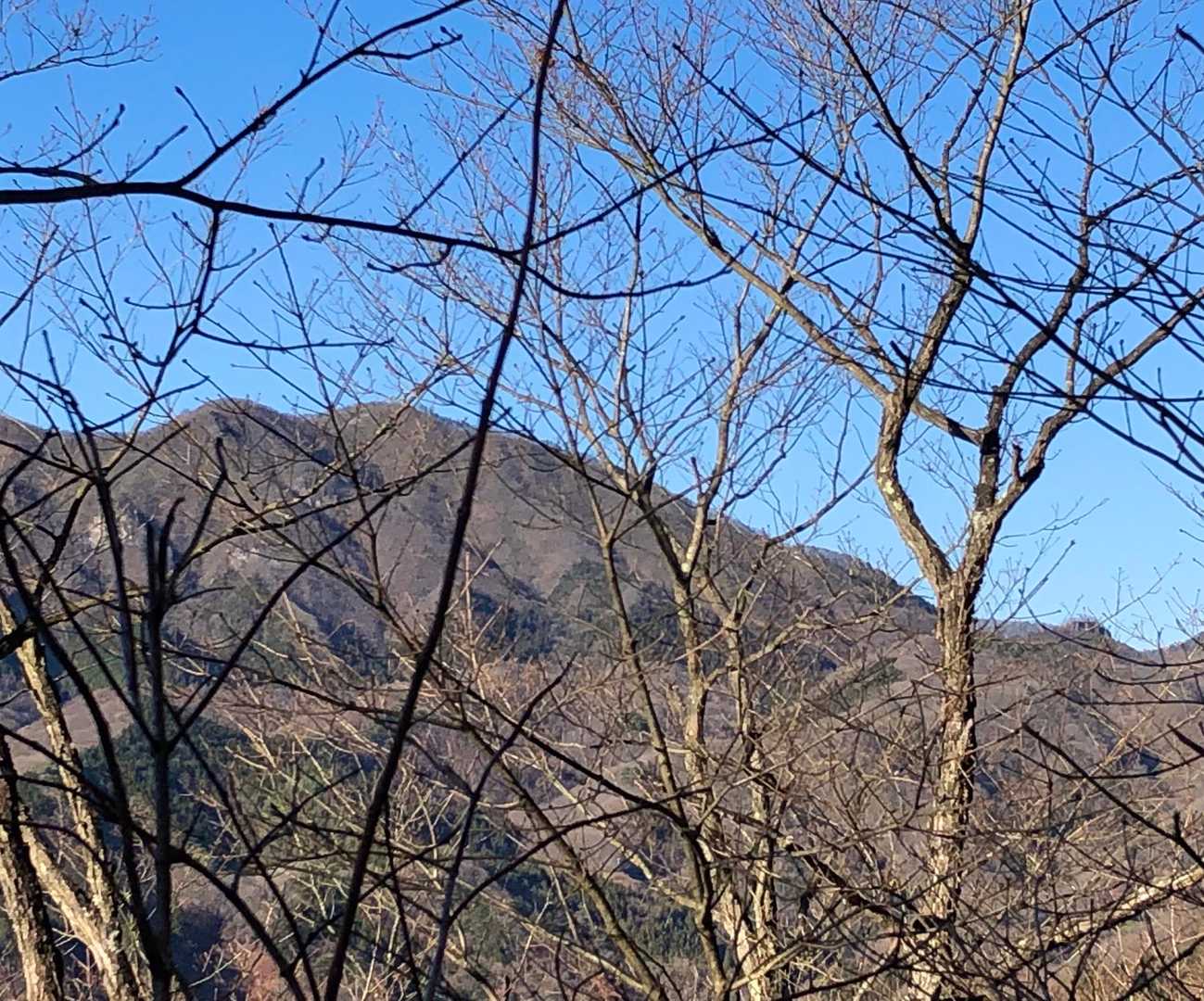 掃部ヶ岳　右端に硯岩