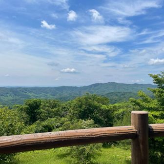 展望台からは堅破山が👀