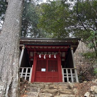 日本武尊が祀られてるそうです。🗡️
上から来たけど、下から来たら奥の院峰まで辿り着けるかな？