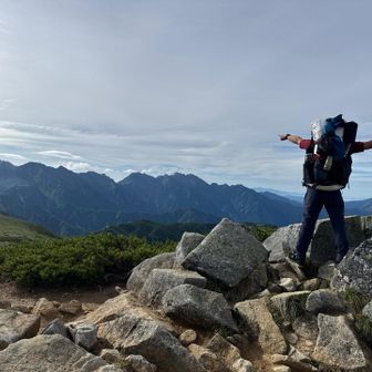 双六岳山頂から、いつか待っとれよー、槍❣️