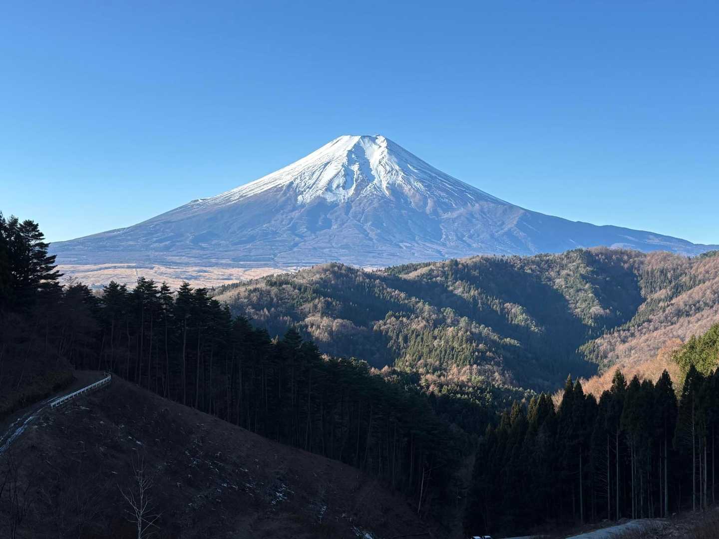 雲ひとつない完璧な富士山😊